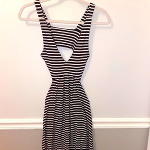 Stripped beachy, flowy dress from Loft. Great condition! Size Small.